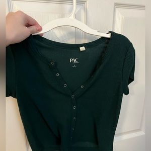 dark green pacsun crop top super cute! up for offfers